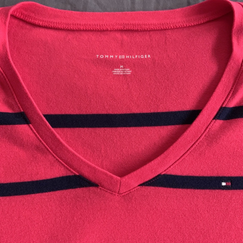 Tommy Hilfiger V-Neck T-Shirt - Medium - Picture 3 of 3